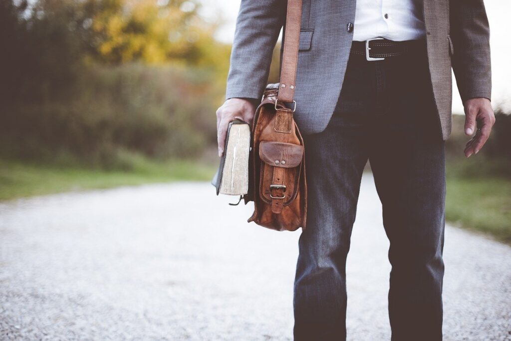 camera in bag for theft protection