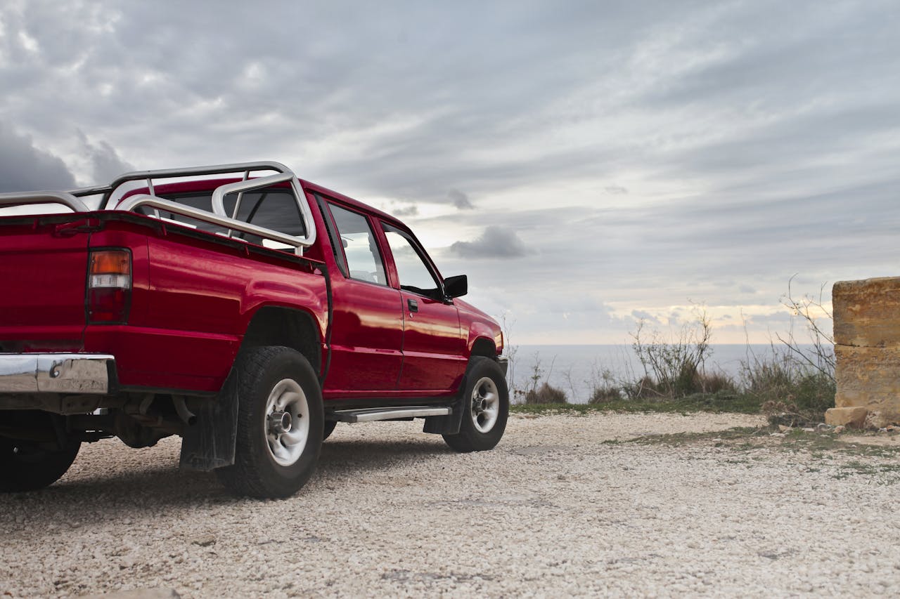 How You Can Keep Your Truck Organized While Traveling